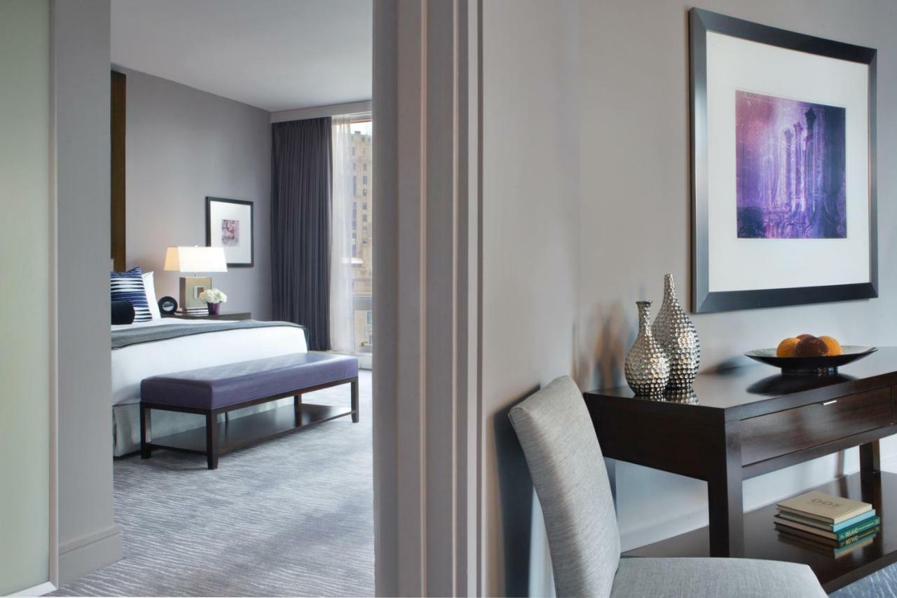 Deluxe King Suite City View