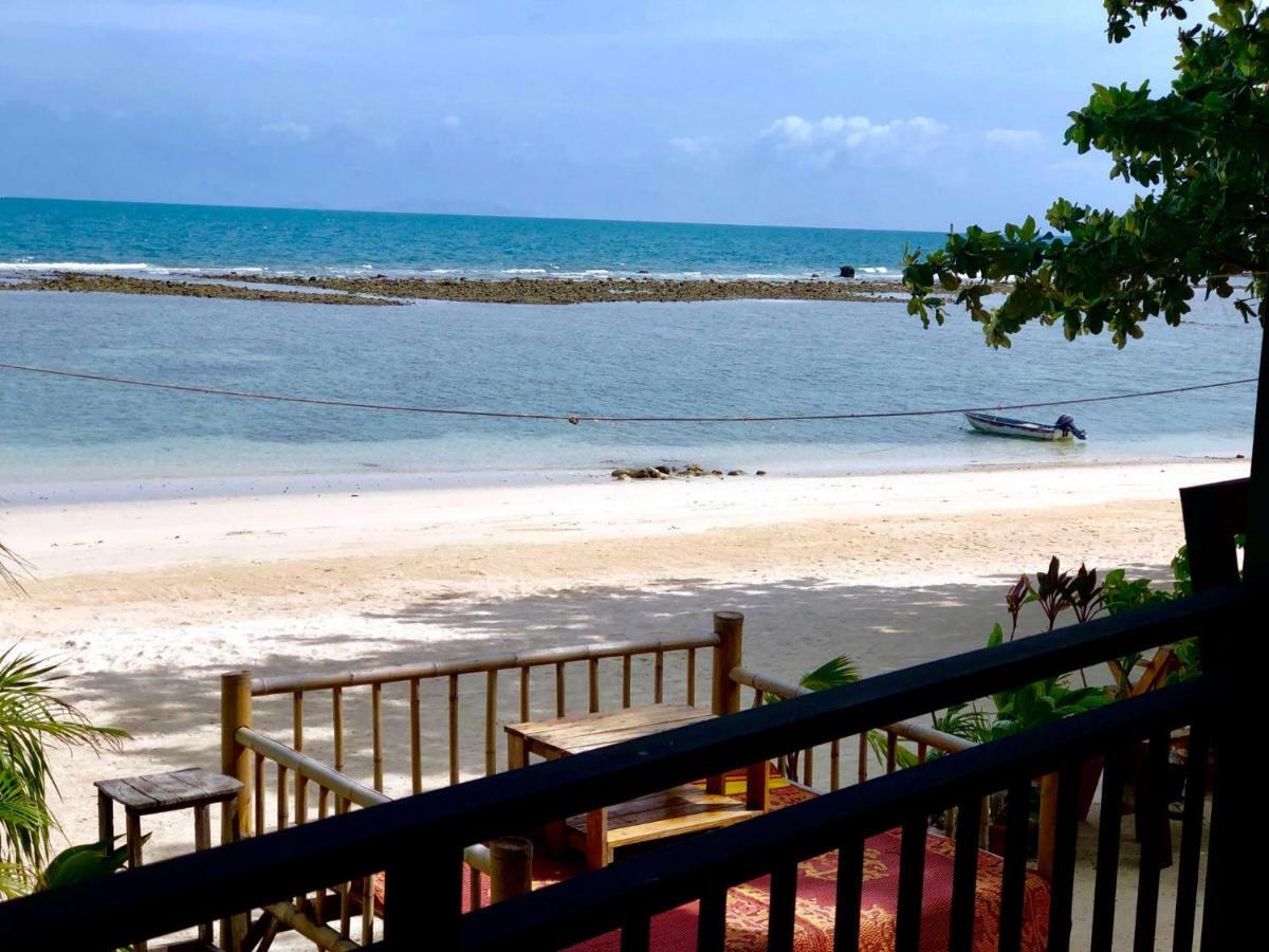 Deluxe tweepersoonskamer met balkon en uitzicht op zee
