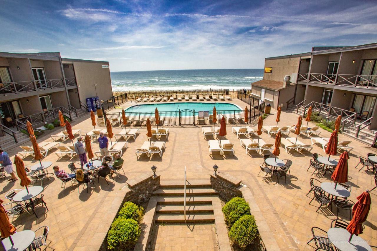 Deluxe Queen Room with Two Queen Beds - Oceanfront Pool Courtyard