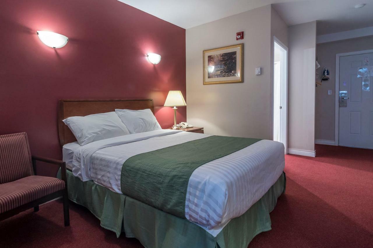 Standard Queen Room