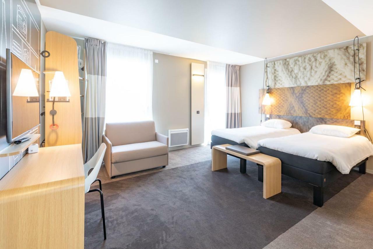 Standard Room with One Double Bed and One Single Bed