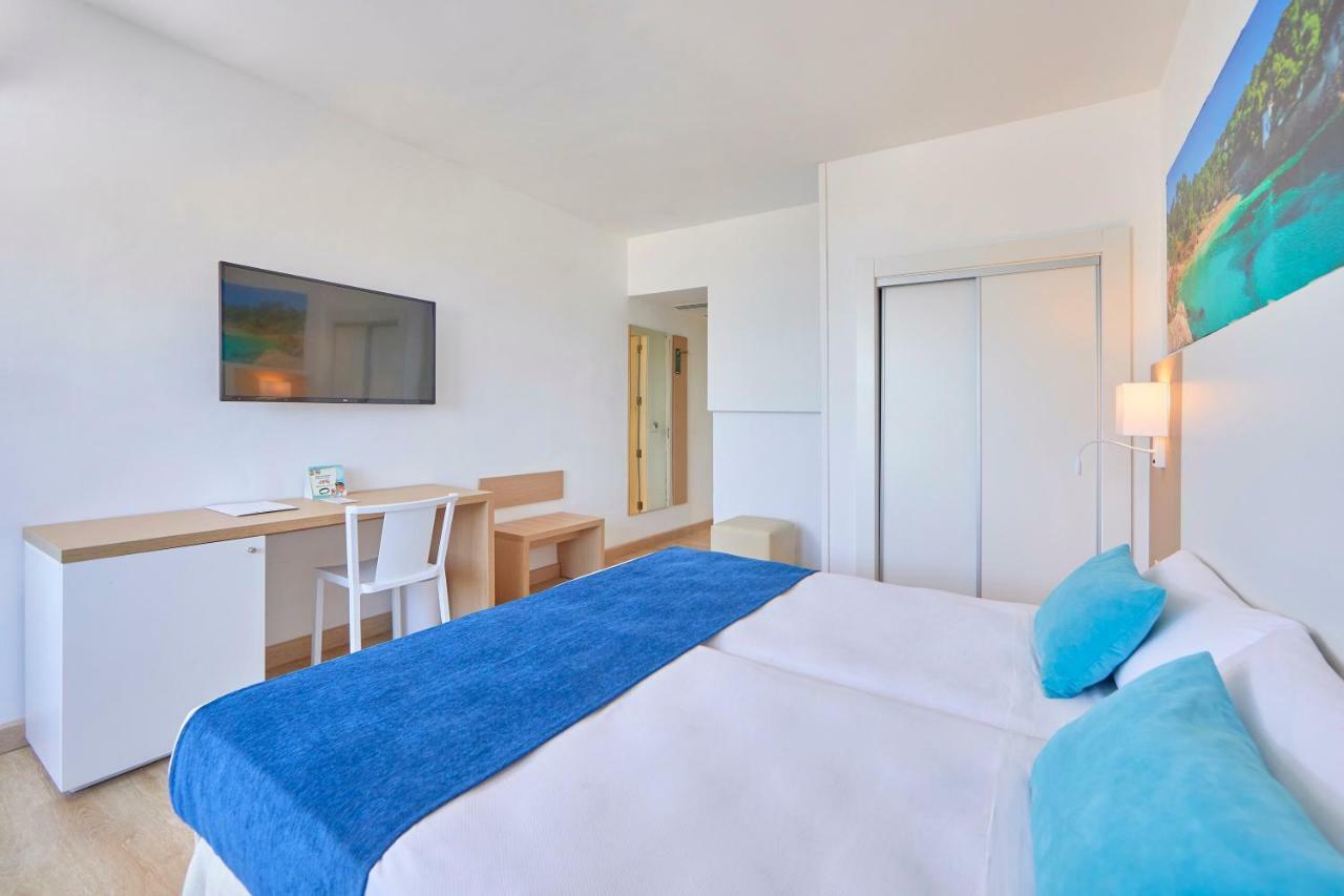 Zweibettzimmer mit Balkon und Meerblick