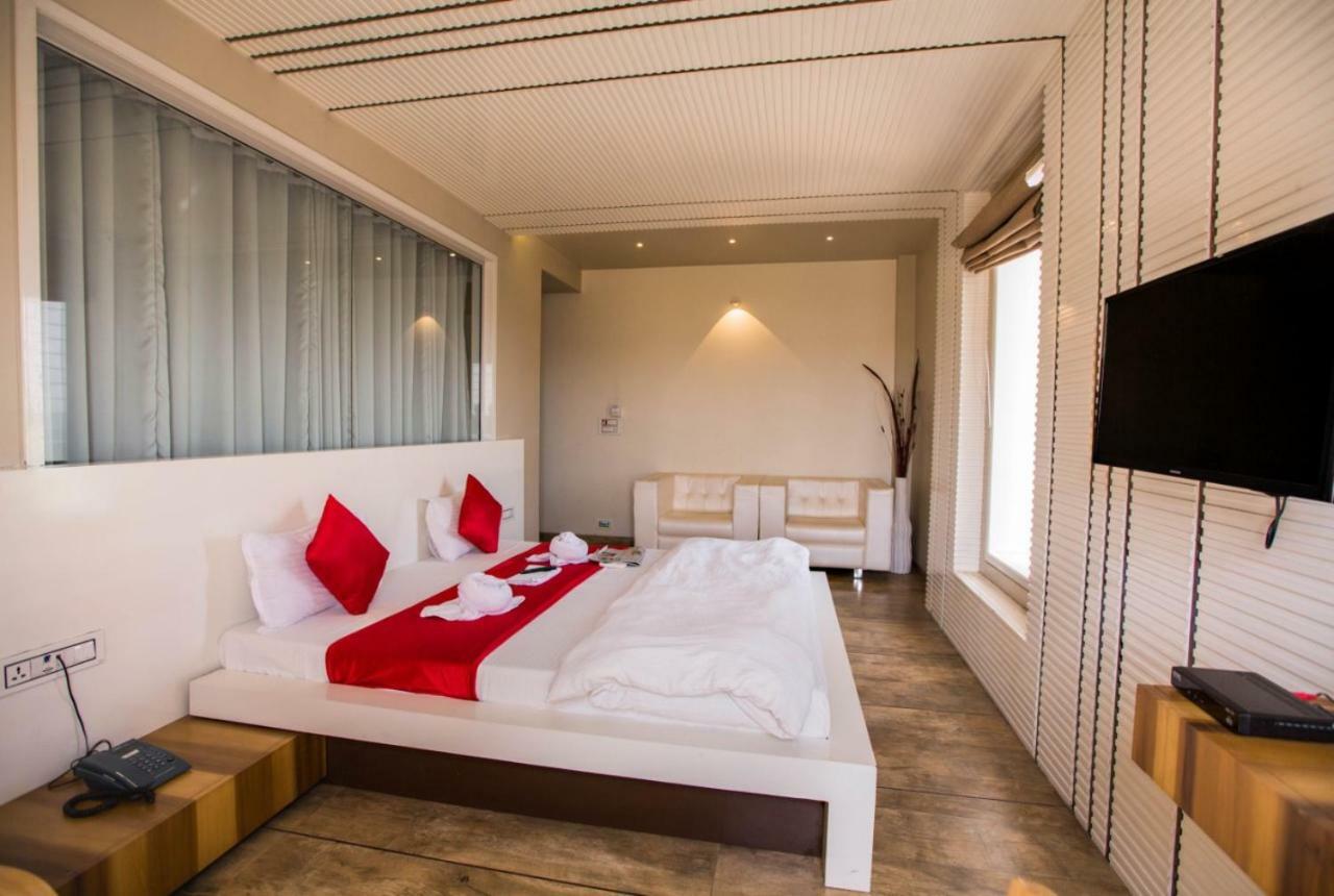 Signature AC Room