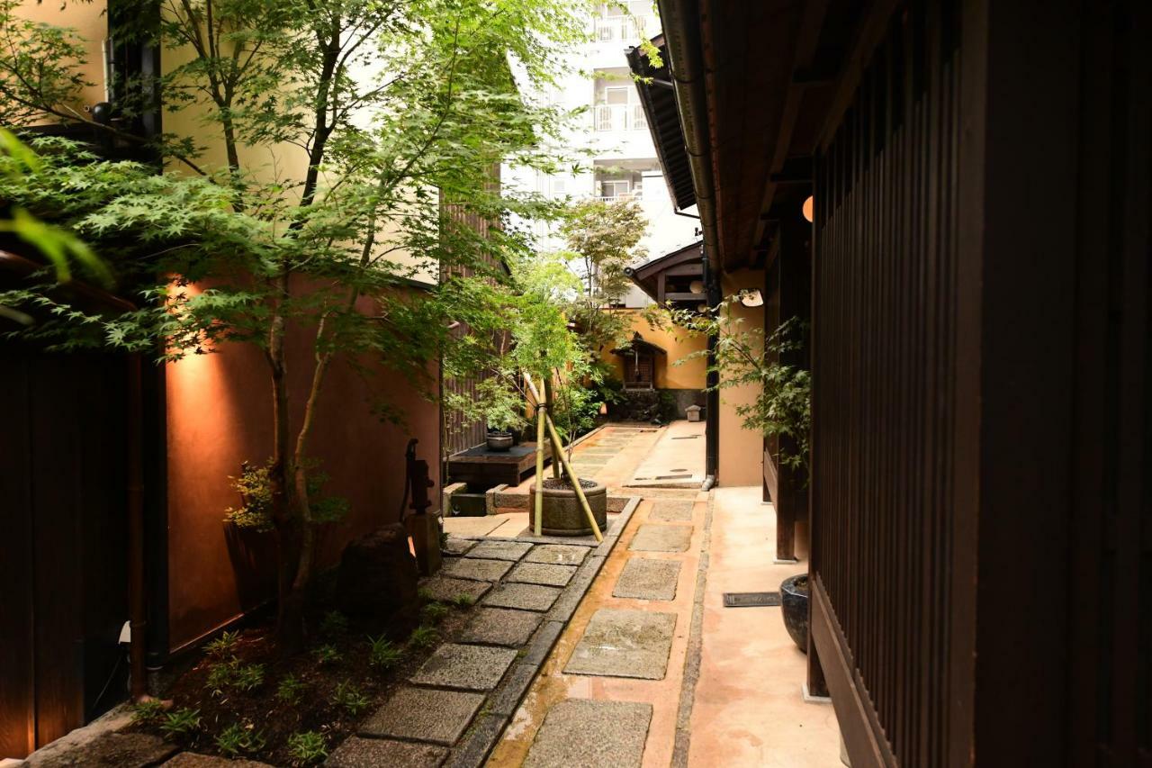 Twin Room with Private External Bathroom