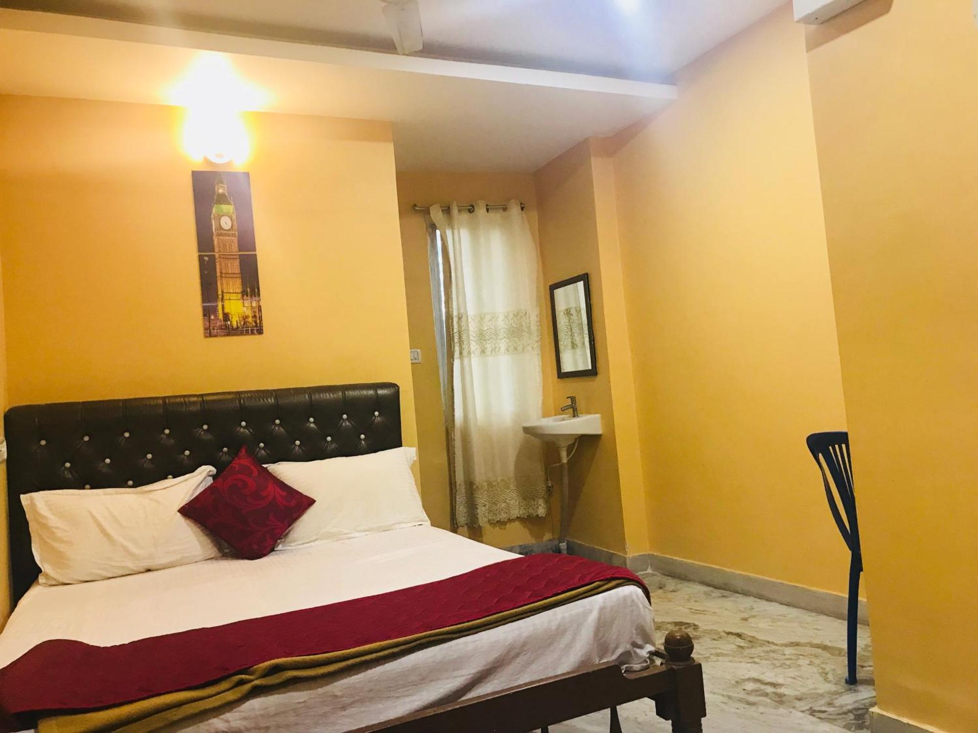 Deluxe Double Room (2 Adults + 1 Child)