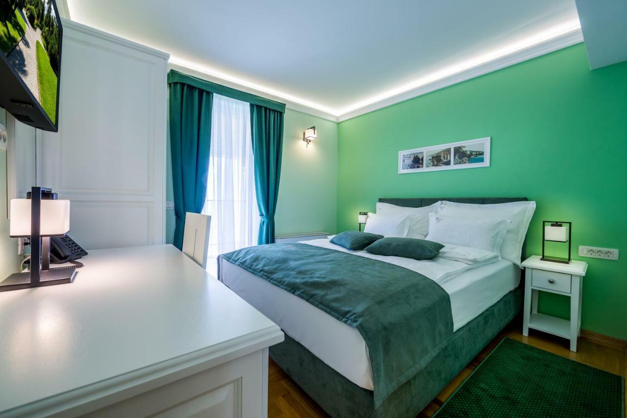Doppelzimmer mit Balkon und Meerblick