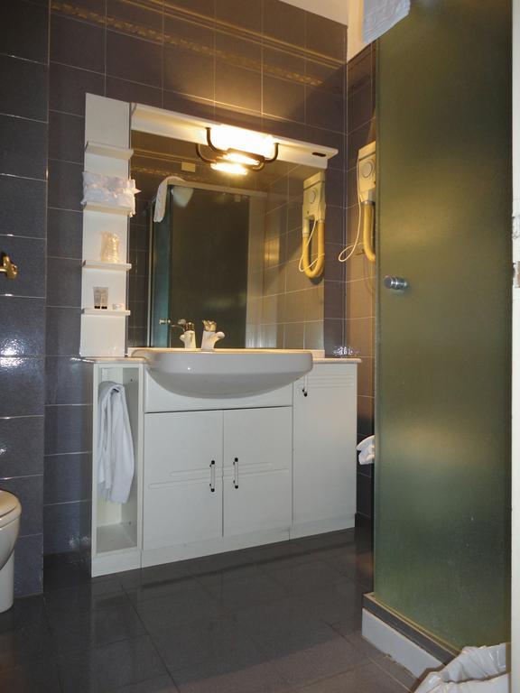 Standard Double Room with Lake/Square View