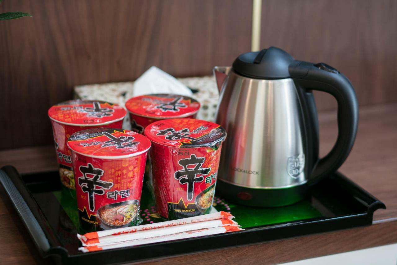 Phòng 3 Người Nhìn Ra Thành Phố