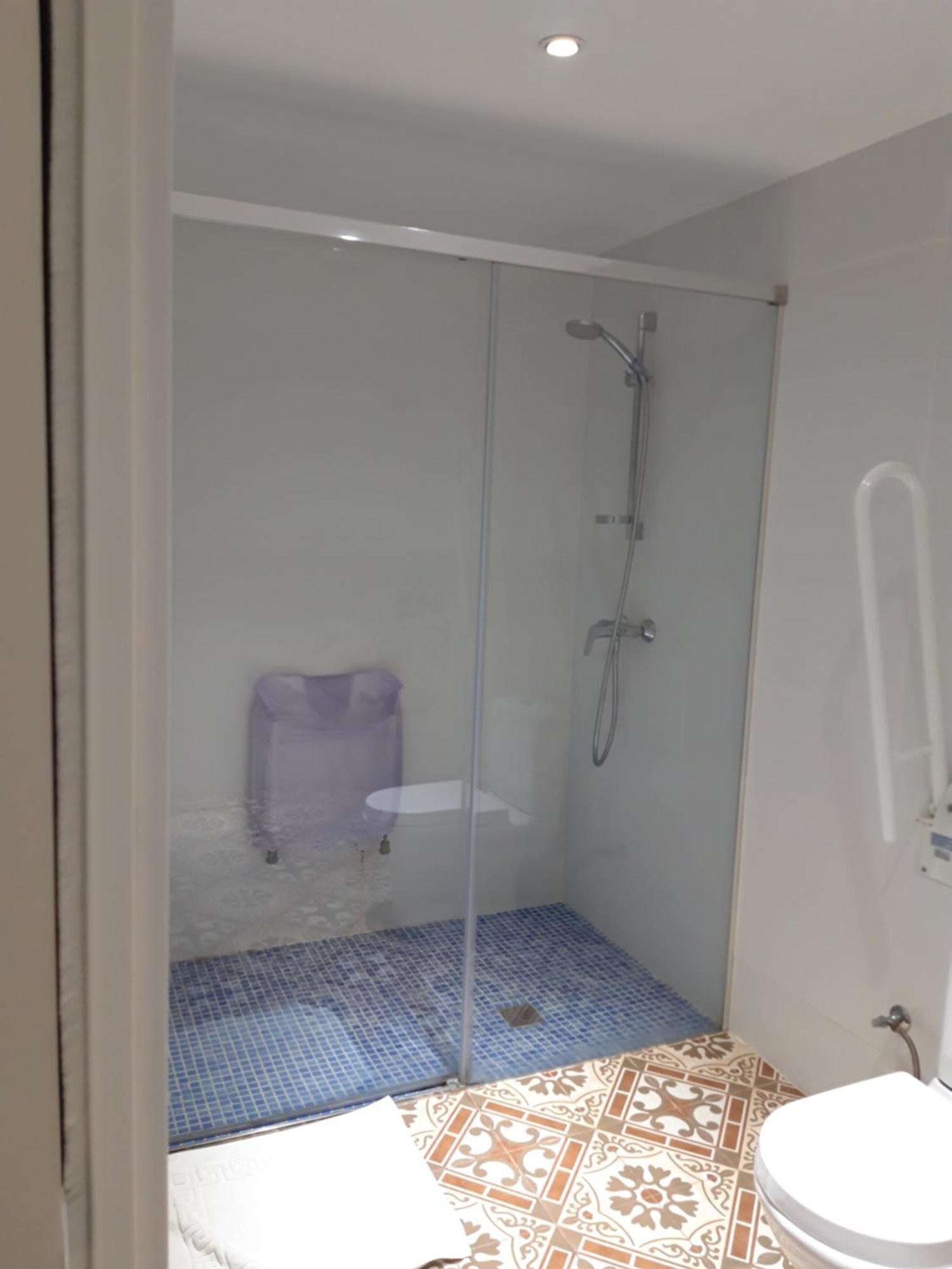 Quarto Individual - Acesso para Hóspedes com Mobilidade Reduzida e Banheiro Privativo