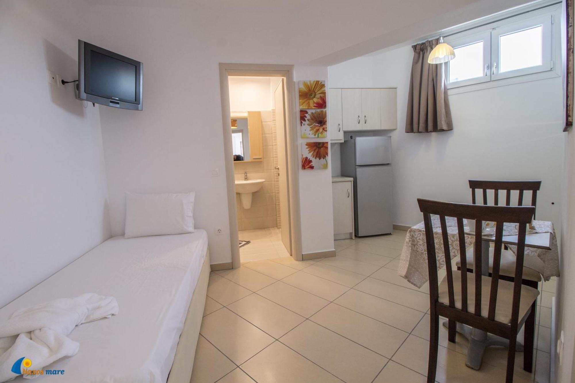 Economy room (semi-basement)
