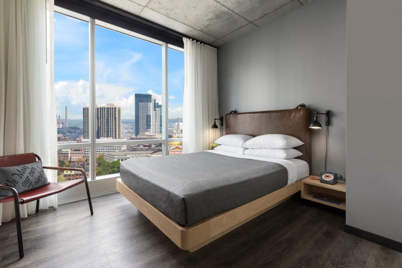 Center Stage, Guest room, 1 Queen, City view,821309720:JPEG