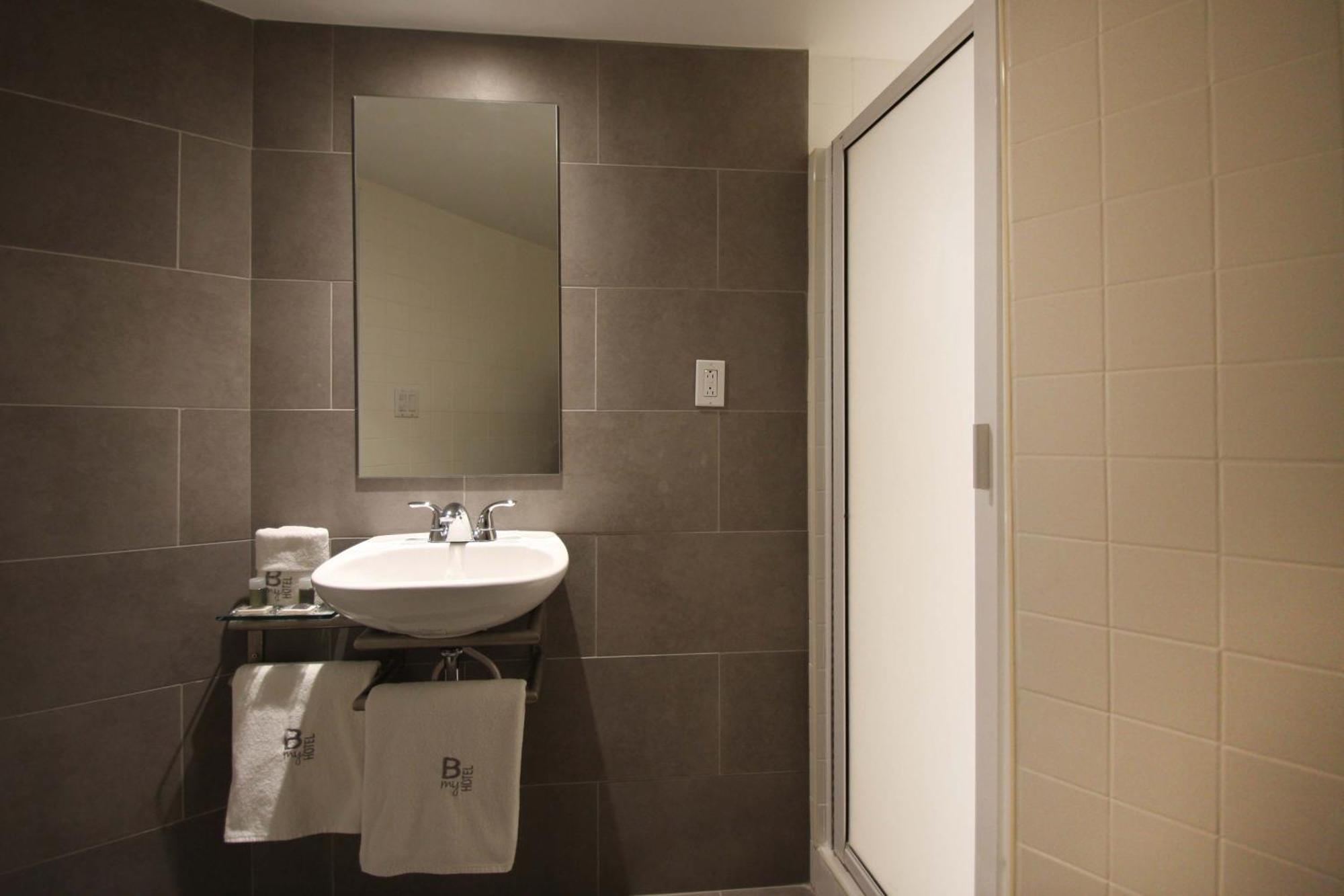 Two Connecting Family Rooms