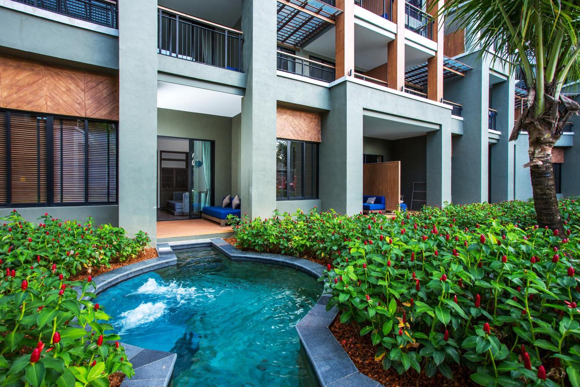 Deluxe Suite Pool Access Jacuzzi,1588272336:JPEG