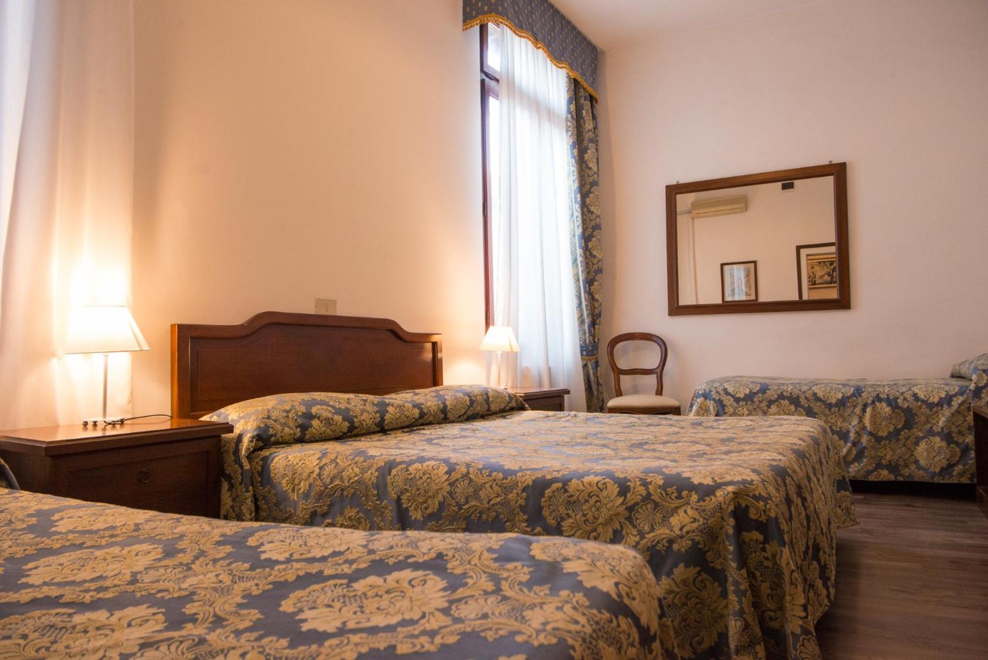 Vierpersoonskamer met Privébadkamer