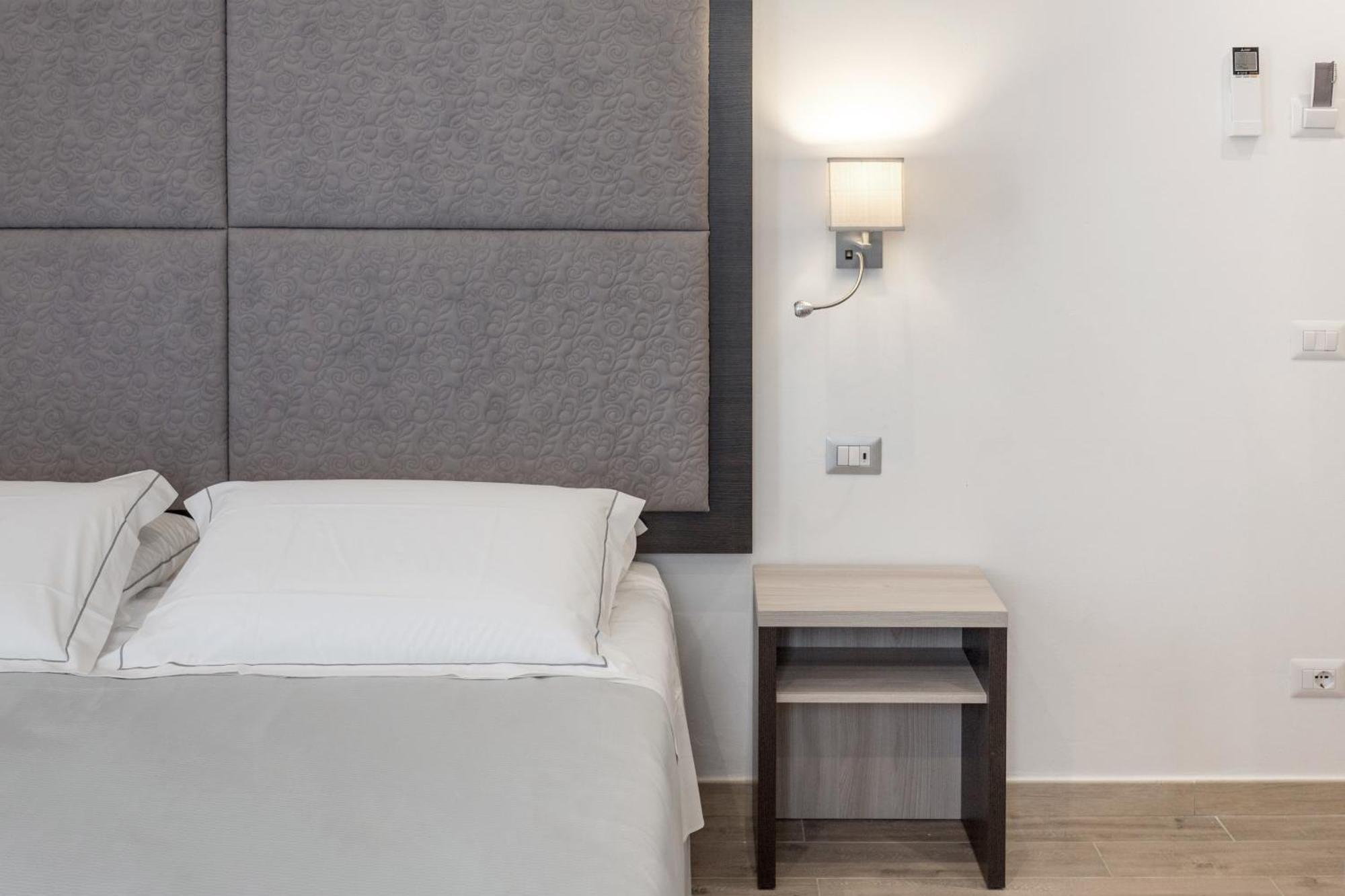 Deluxe Double Room with Balcony,822796097:JPEG