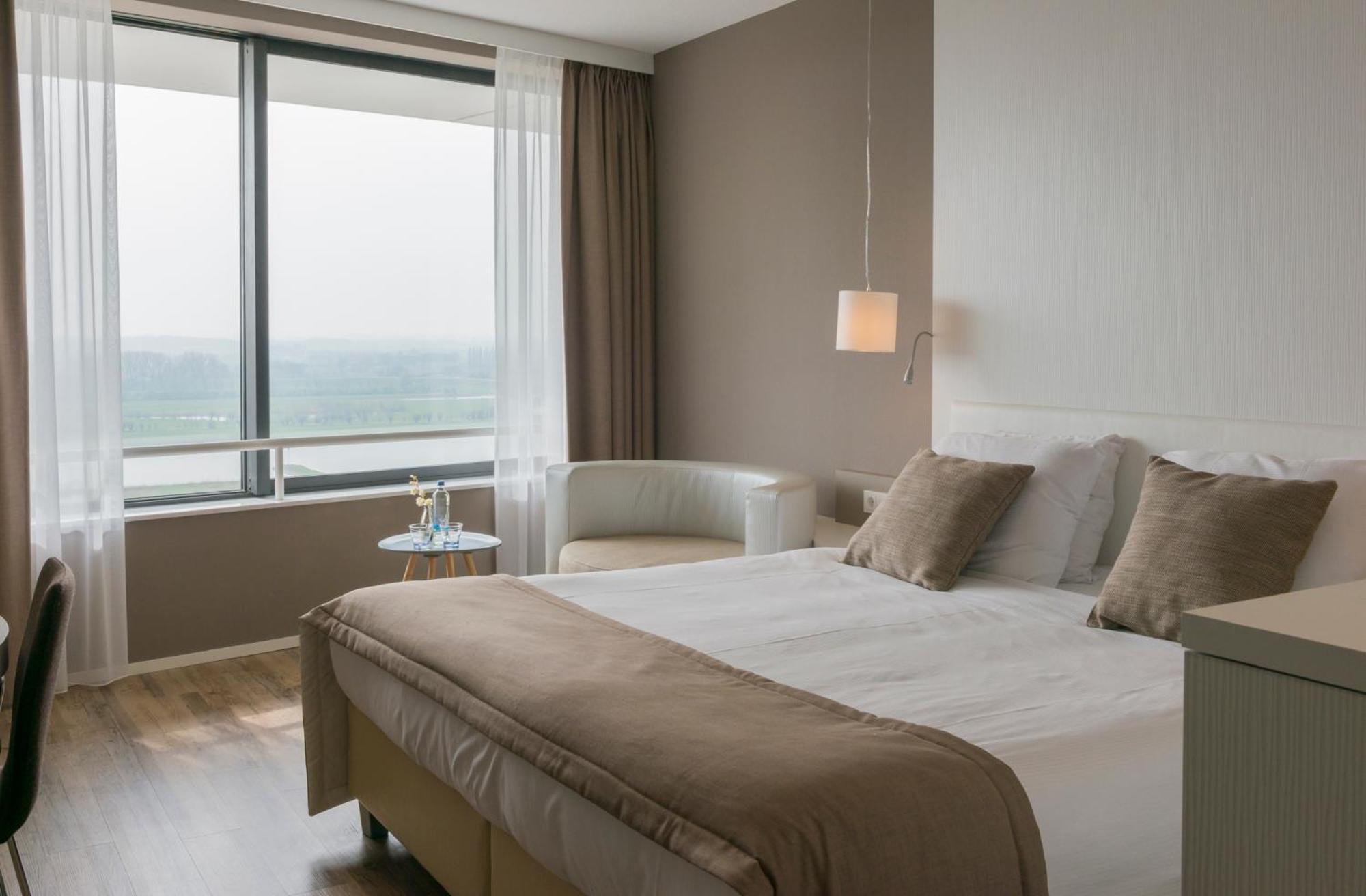 Deluxe Double Room with Bath and View