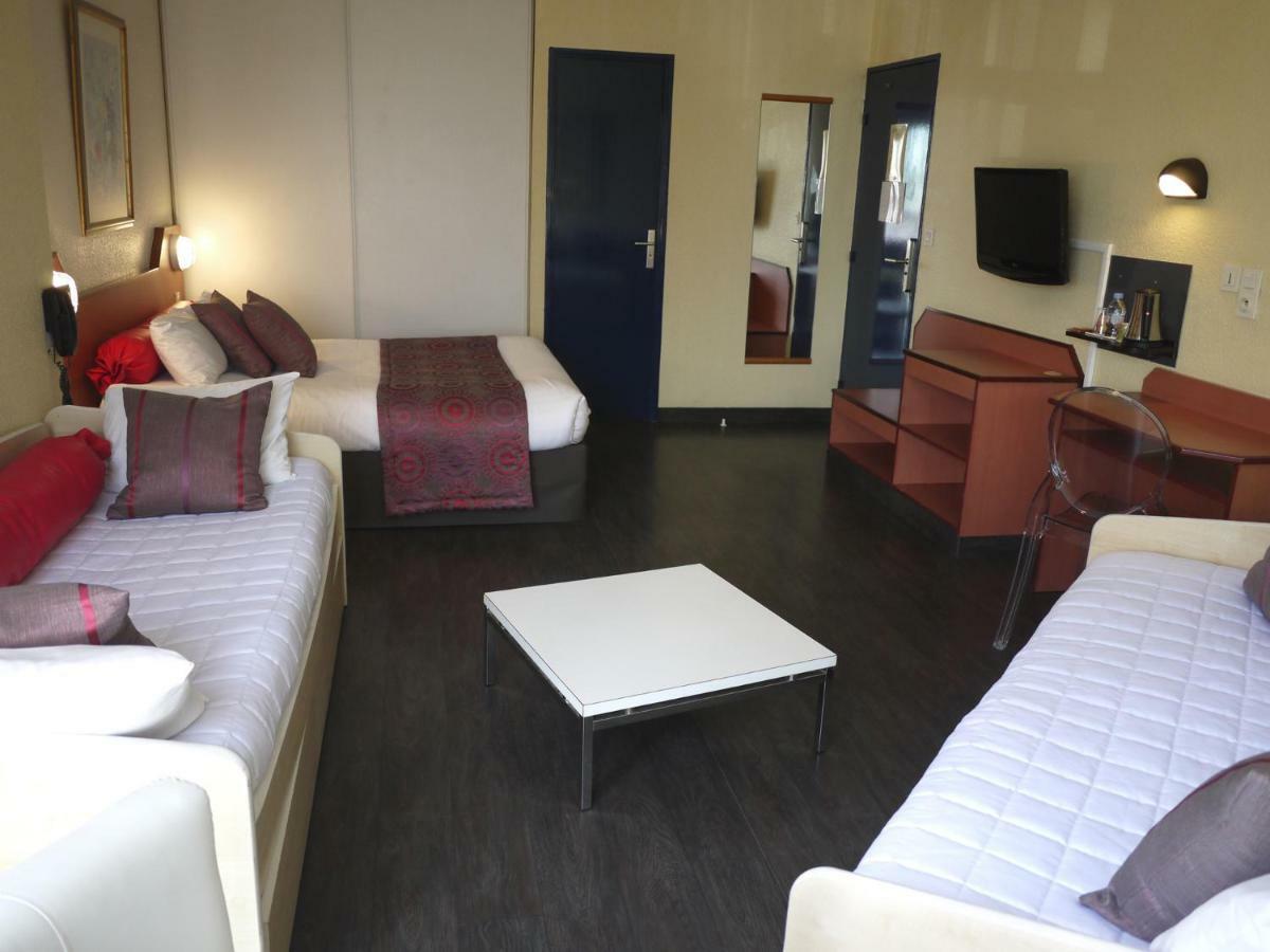 Triple Room with Three Single Beds