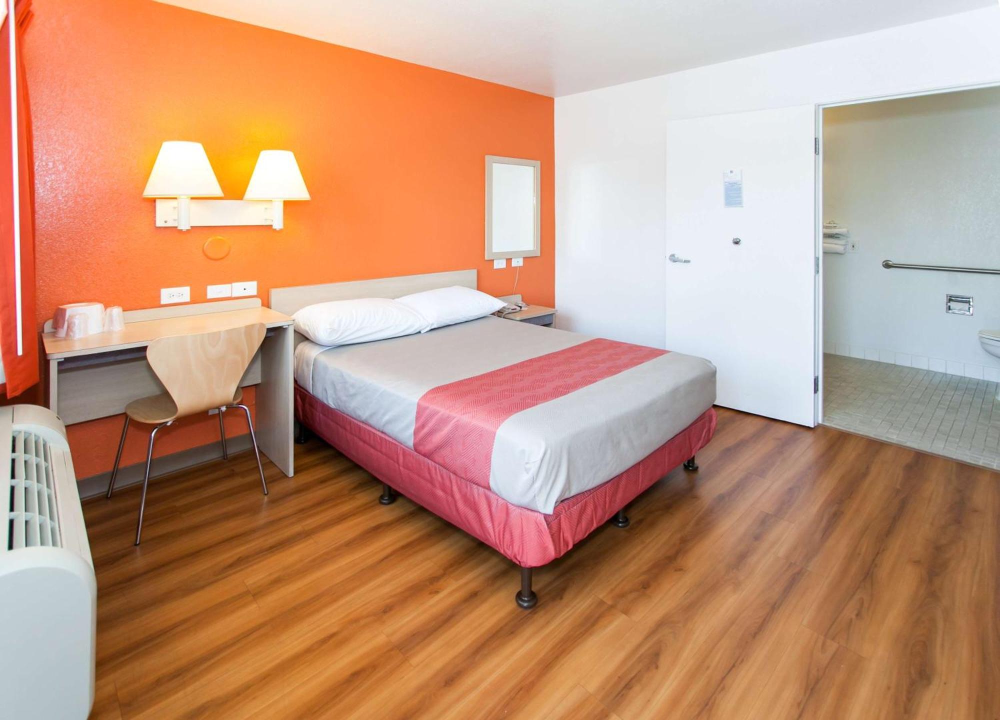 1 Full Bed | ADA/Tub|Near San Gabriel Valley Airport