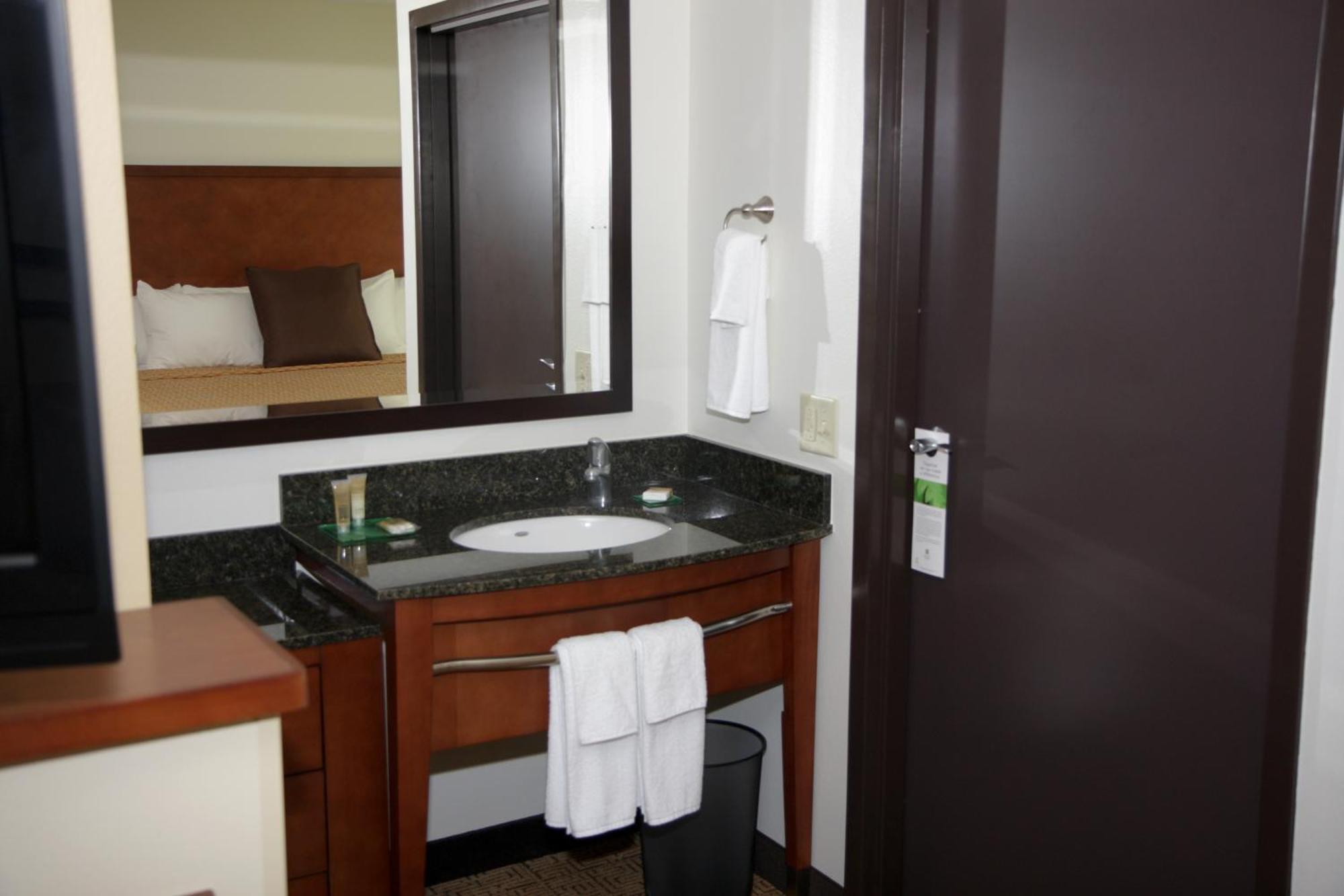 Queen Room with Two Queen Beds and Sofa Bed - High Floor
