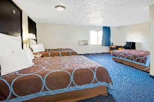 Studio Suite with Three Queen Beds - Non-Smoking