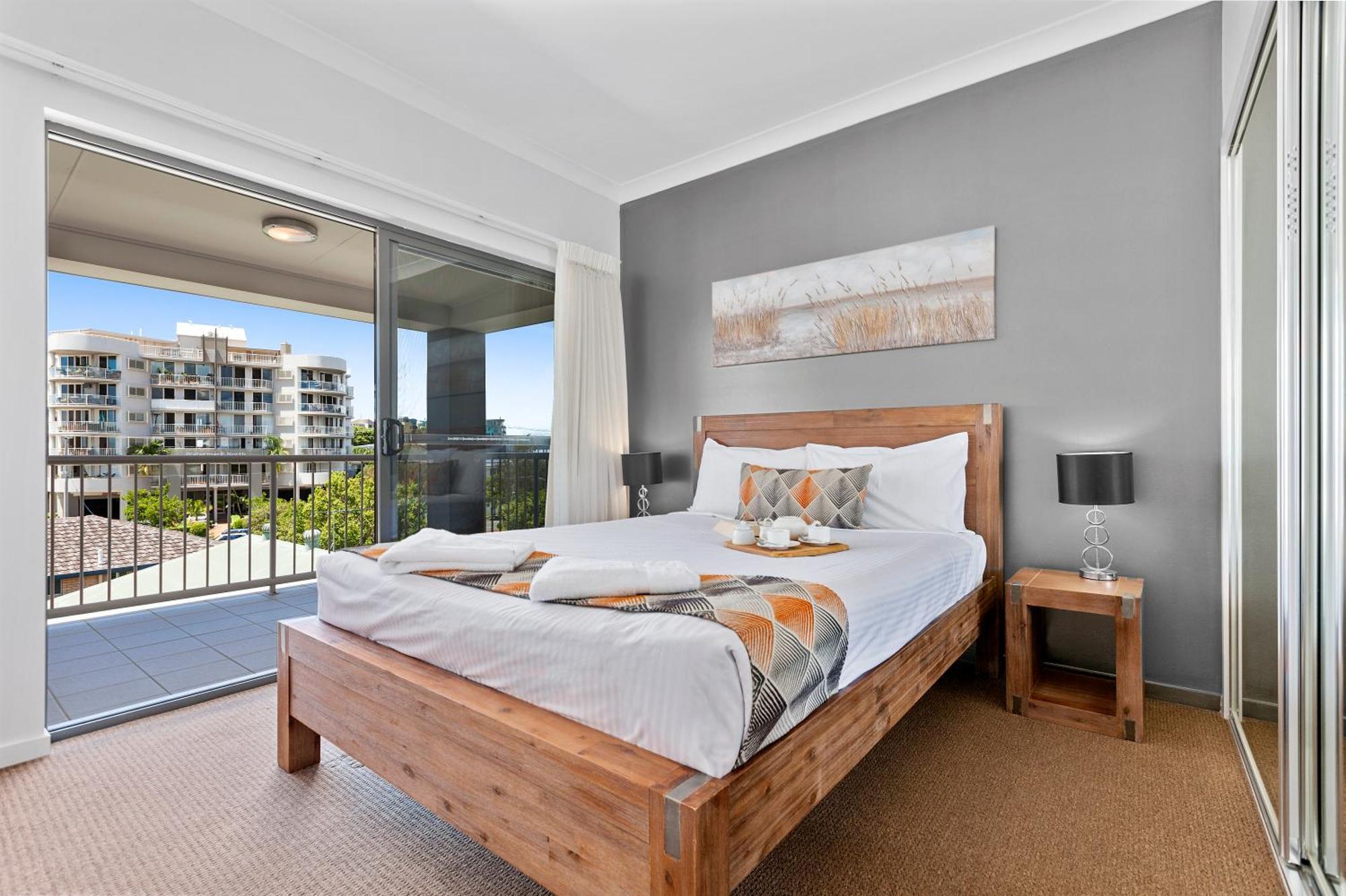 Deluxe One-Bedroom Apartment