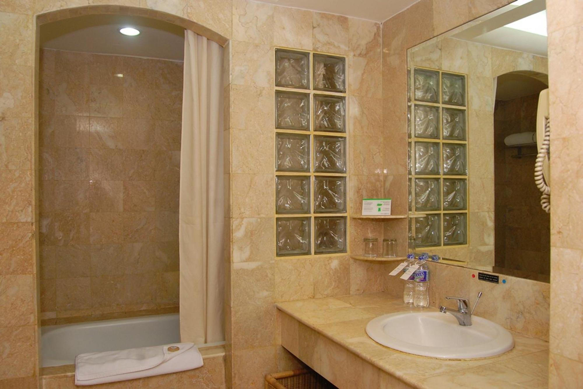 Large Twin Room,1221664039:JPEG