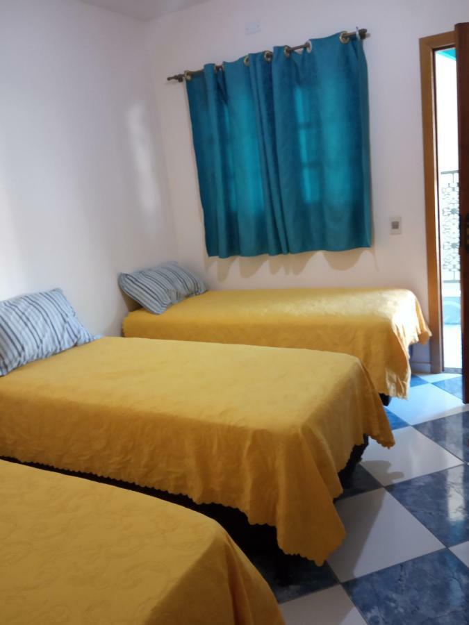 Quarto Triplo com Banheiro Privativo