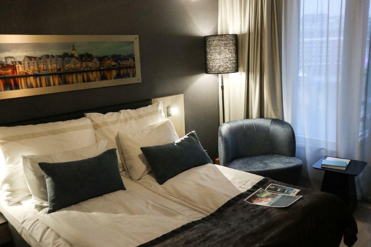 Standard Double or Twin Room,828127682:JPEG