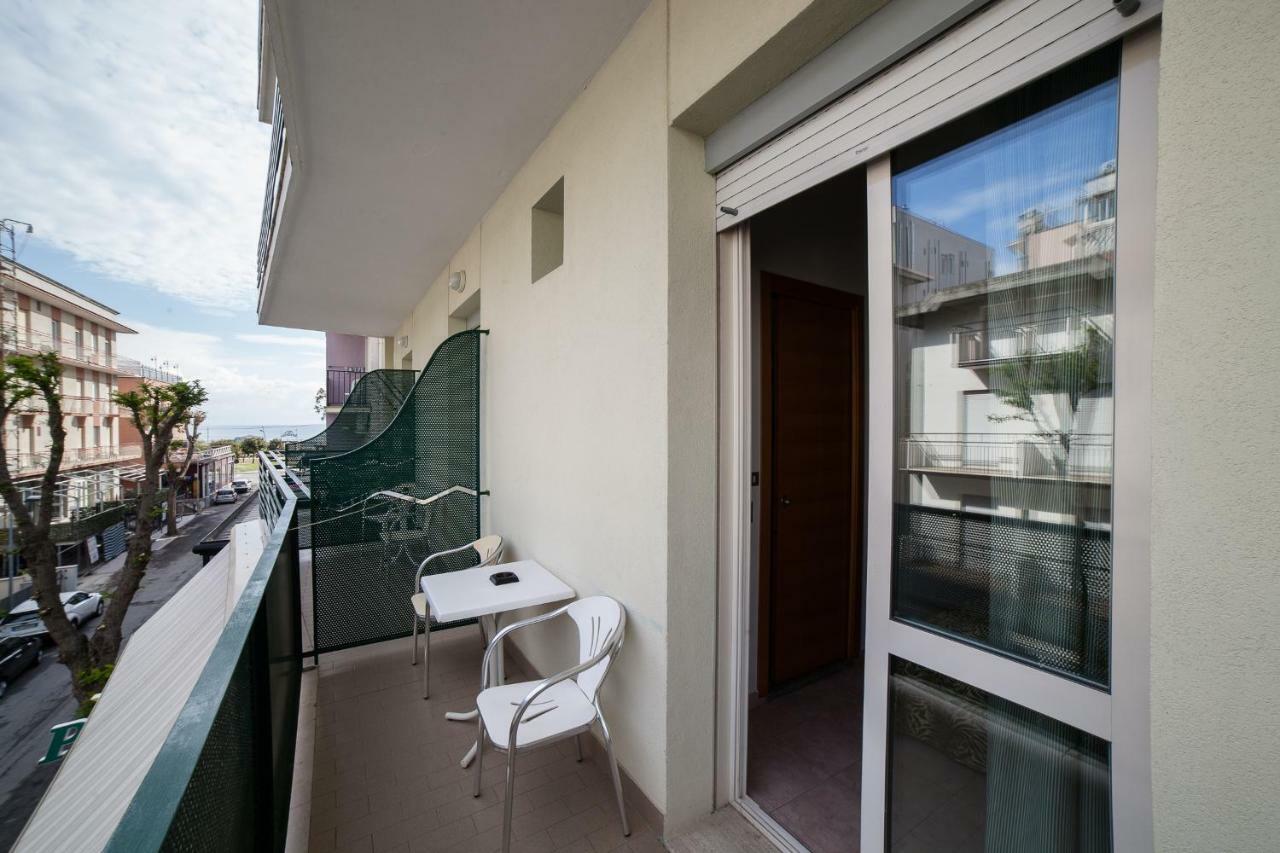Double or Twin Room with Sea View