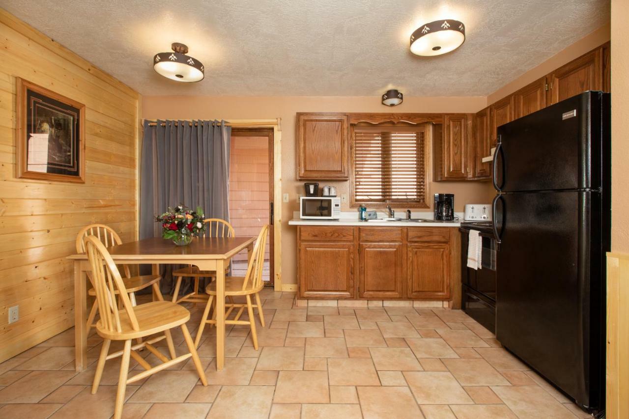 Deluxe Queen Room with Kitchen
