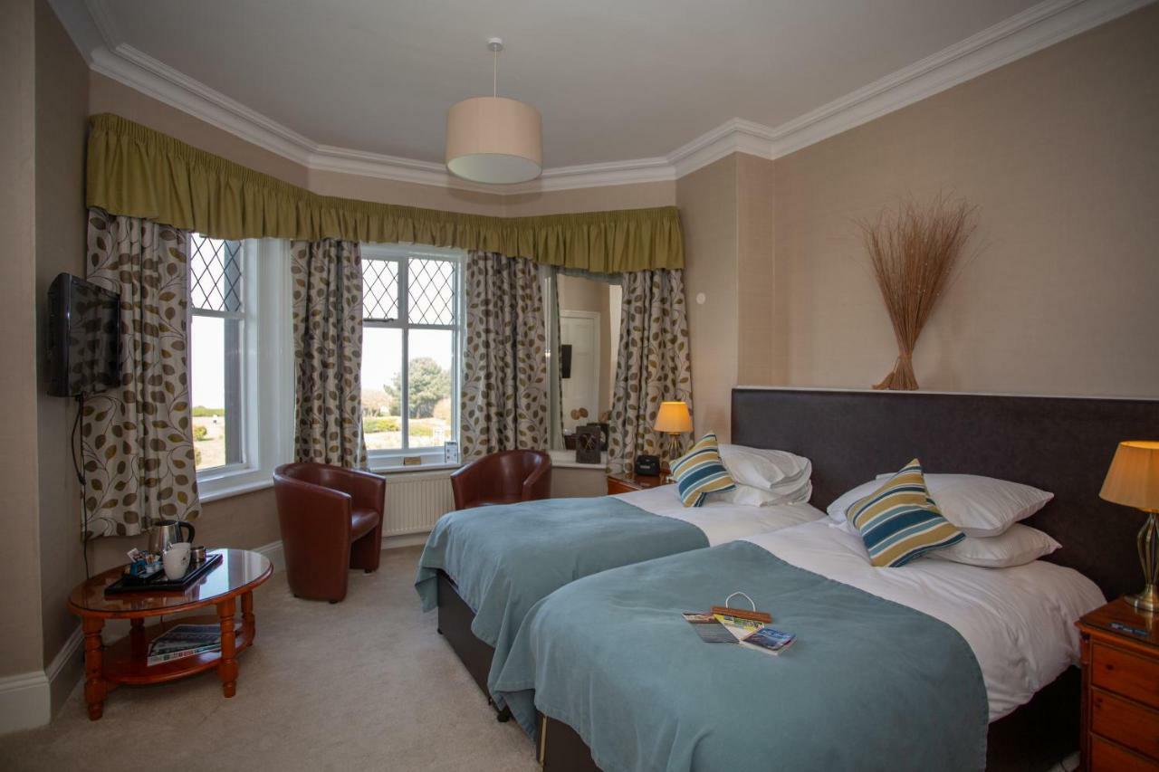 Double or Twin Room with Sea View
