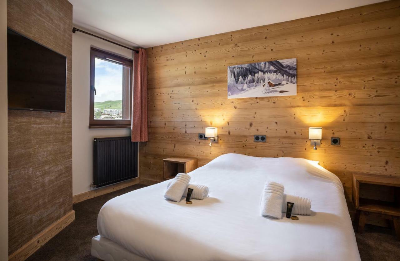 Three-Bedroom Apartment with cabin