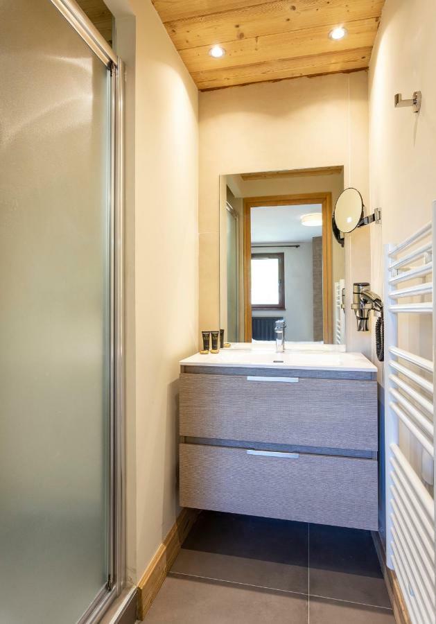 Two-Bedroom Apartment with Cabin