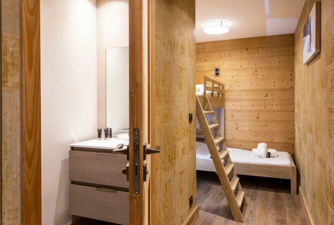 One-Bedroom Apartment with Cabin