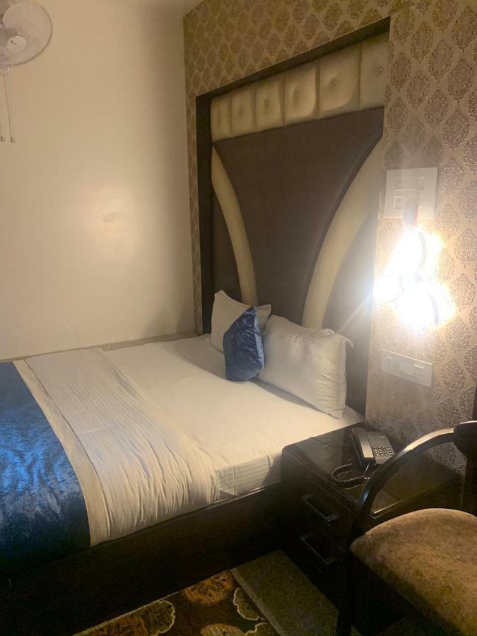 Deluxe Double Room (2 Adults + 1 Child)