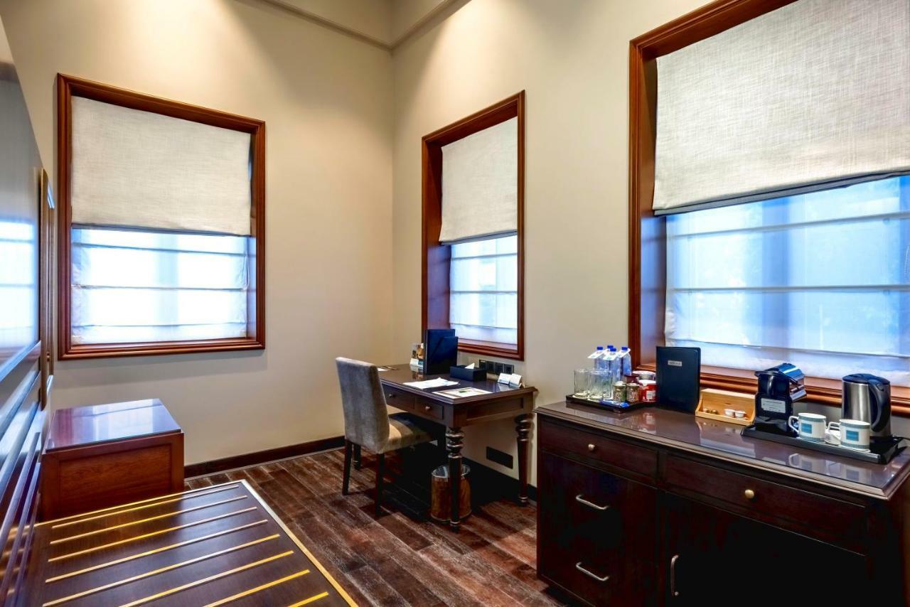 Premier Club Room - 10% off on Laundry and Travel desk