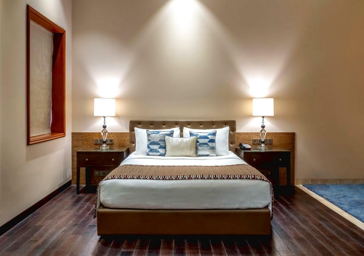 Premier Club Suite - 10% off on Laundry and Travel desk