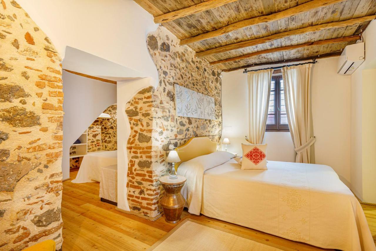 Junior Suite with Courtyard View