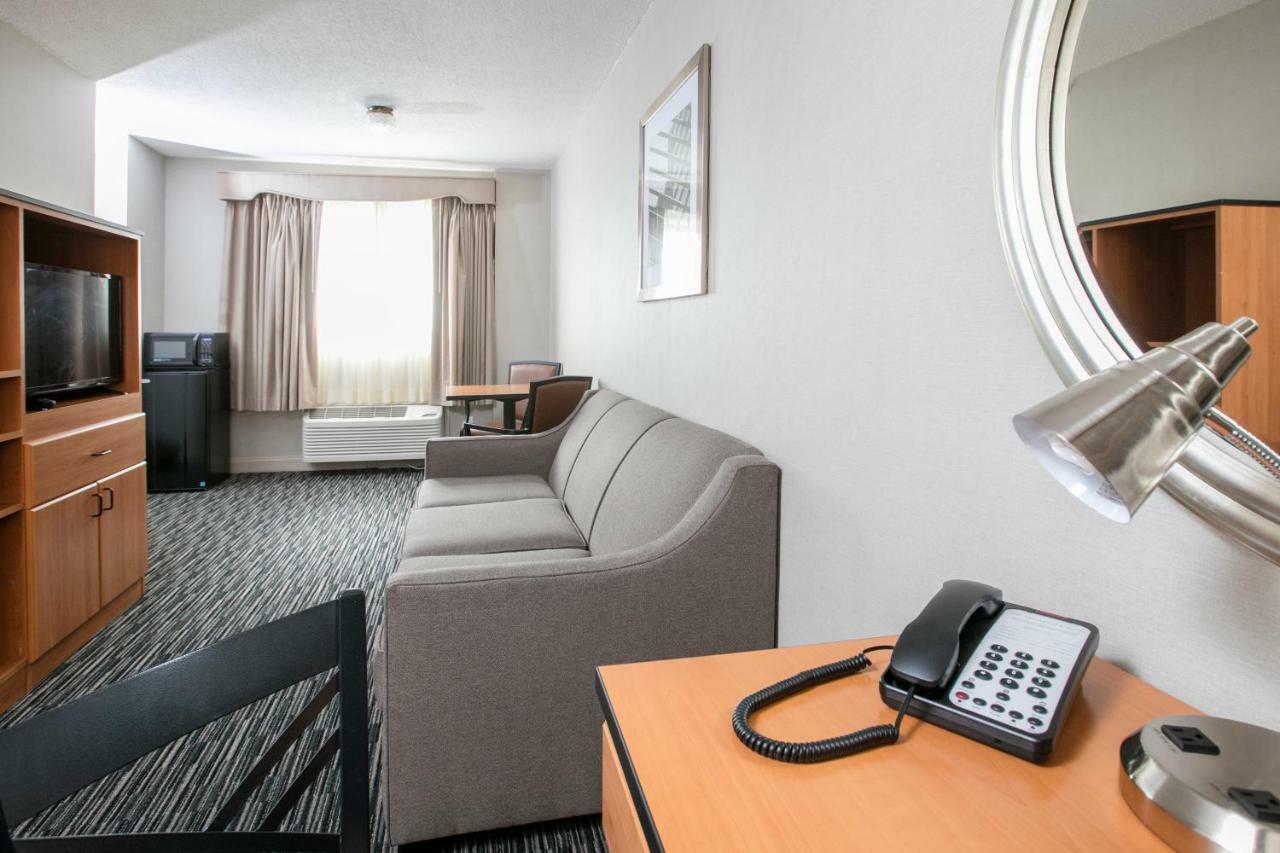 Executive Suite,1533455782:JPEG
