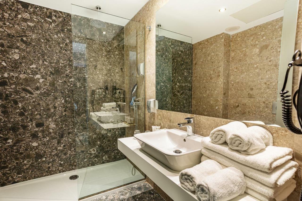 Chambre Double ou Lits Jumeaux - Vue sur Montagnes