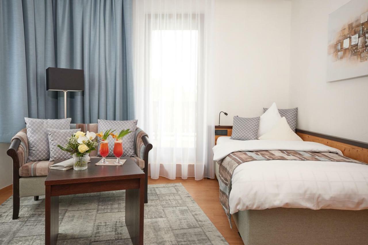 Familienzimmer mit Südbalkon (2 Erwachsene + 2 Kinder)