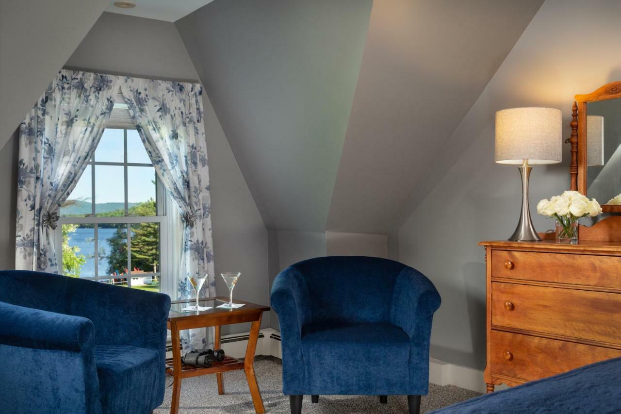Suite with Lake View 9