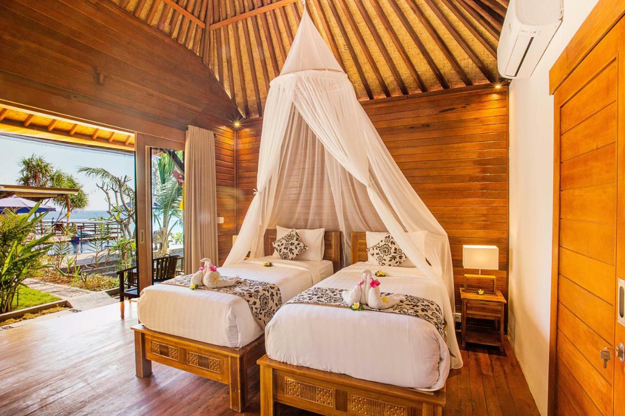 Double or Twin Room with Partial Sea View