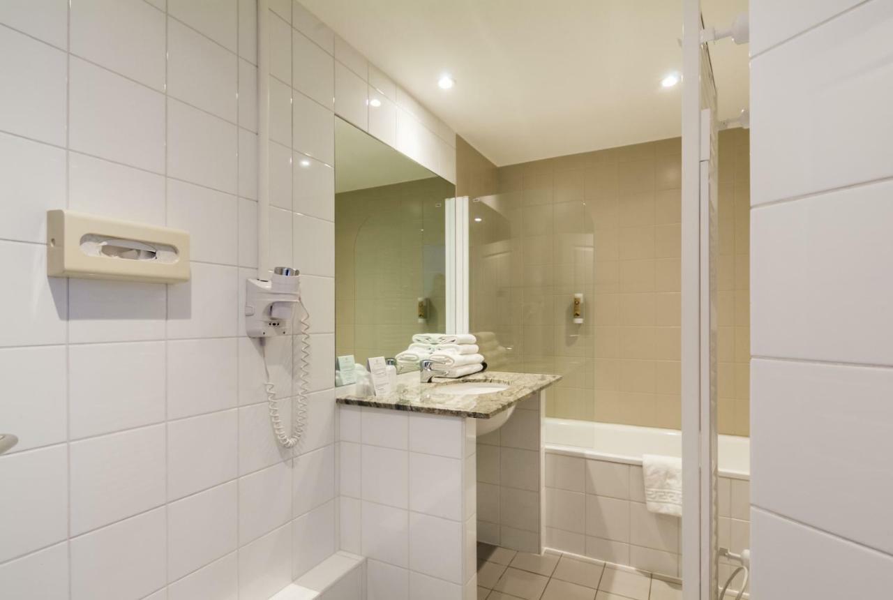 Chambre Quadruple avec 1 Lit Double et 2 Lits Simples