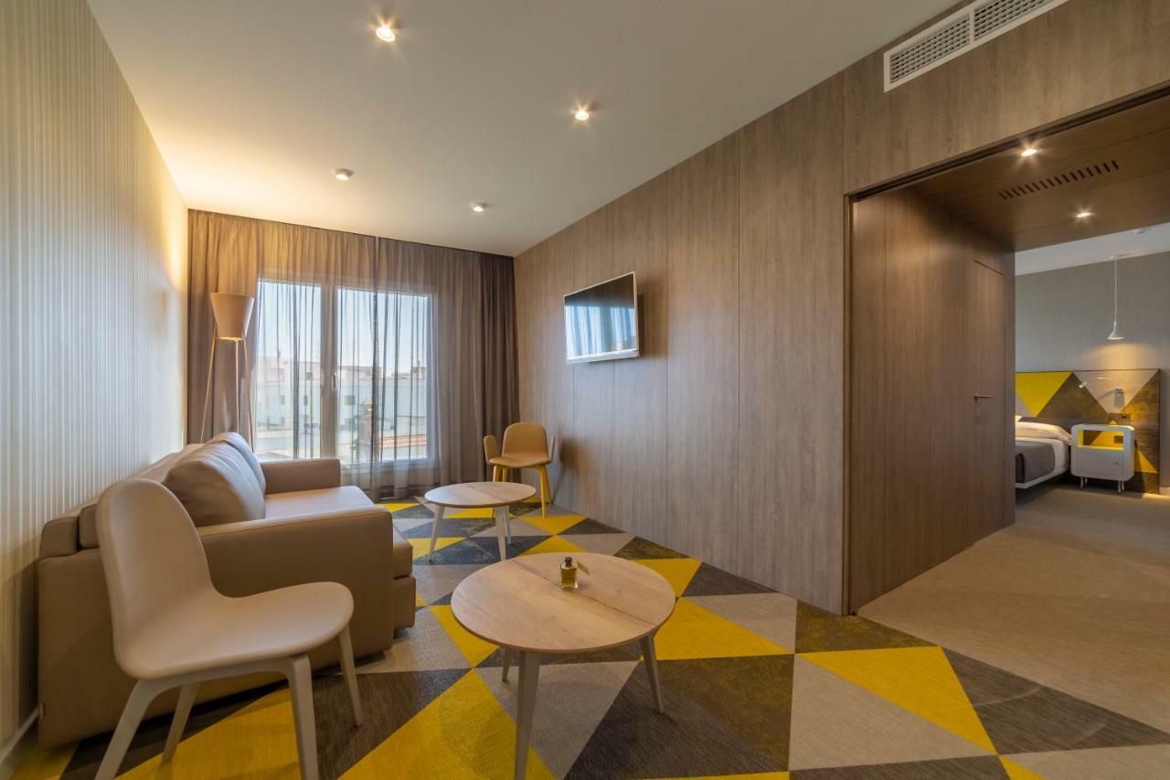 Junior Suite (2 Adults + 2 Children)