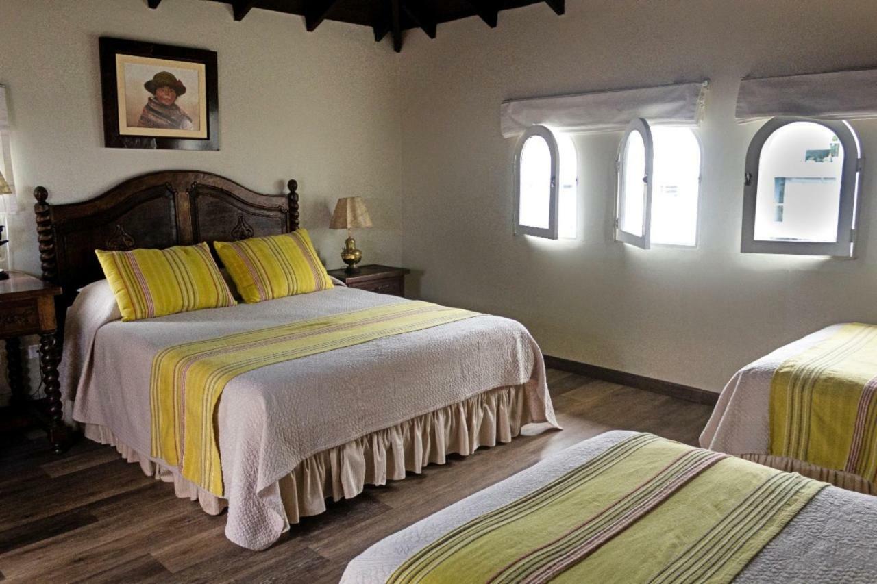 Colonial Triple Room