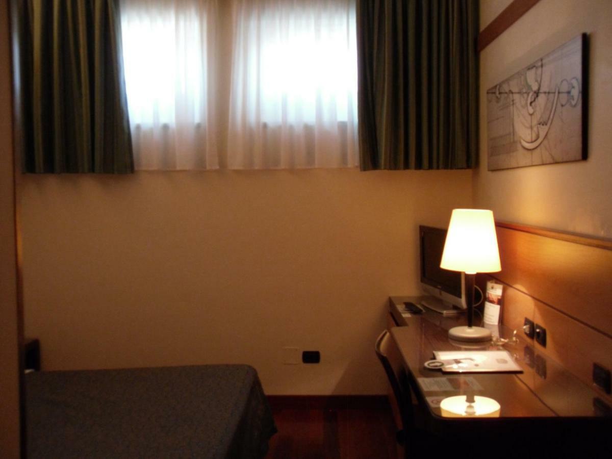 Economy Queen Room
