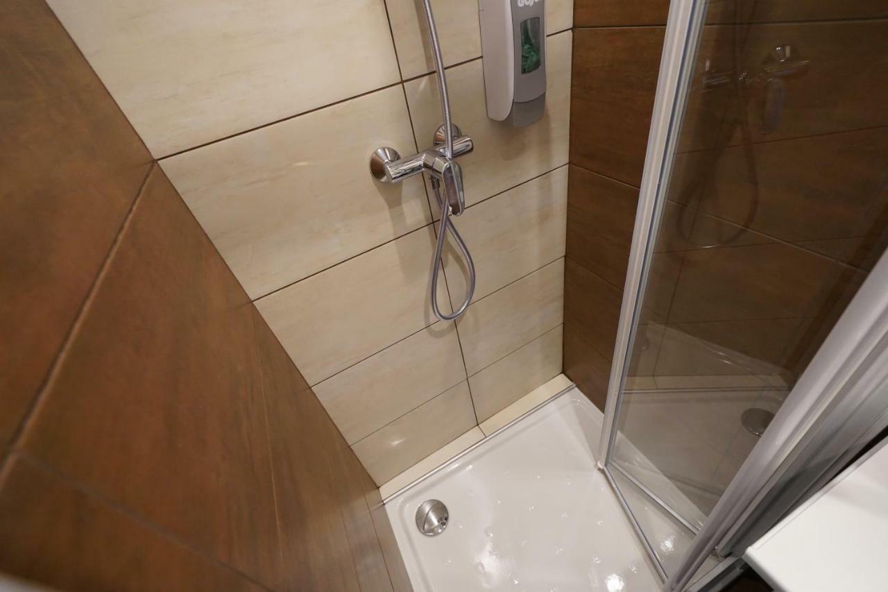 Single Room Private Bathroom