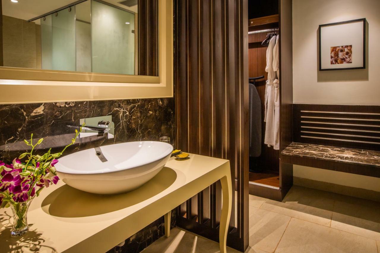 Executive Suite - Field view