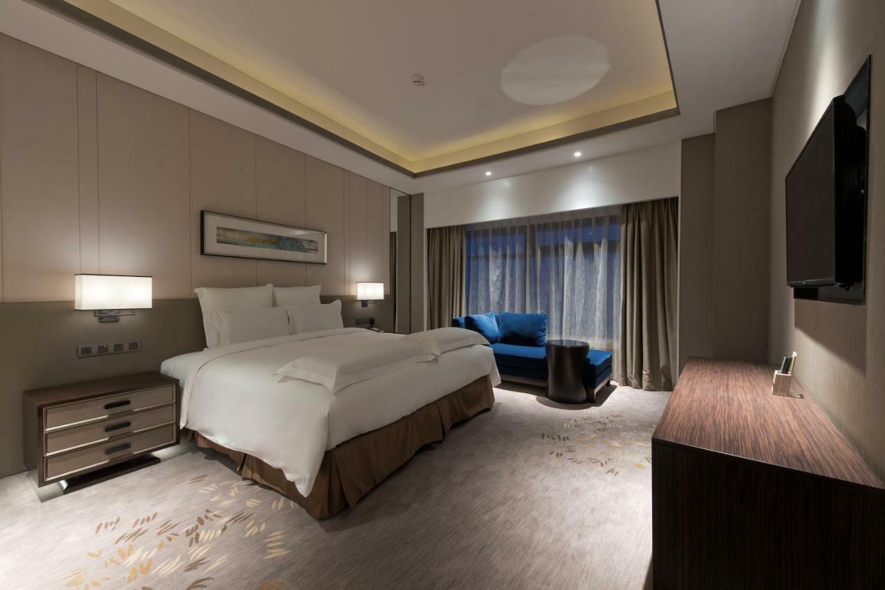 Deluxe King Room City View
